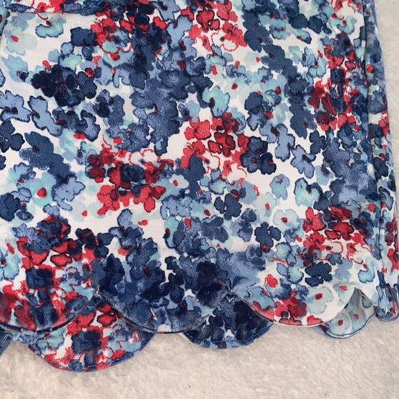 Crown & Ivy Blue and Red Floral Shorts 8 EUC Adjustable Waist - Picture 3 of 11